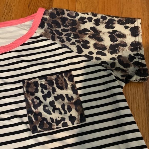 Pursing perfection Stripped/cheetah print large top women’s shirt - Picture 4 of 6
